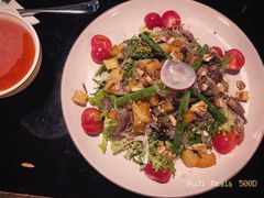 油封鸭腿配焦糖四季豆沙拉-La Creperie法餐厅(桃江路店)