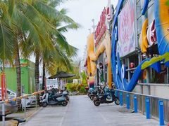 -三亚火车头万人海鲜广场