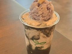 -Chom Cafe and Restaurant