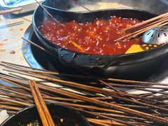 鸳鸯双拼锅底-钢管厂五区小郡肝串串香(通锦桥店)