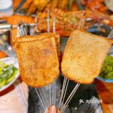 来一口是外皮酥脆,而且羊肉鲜嫩!是我喜欢的味道!