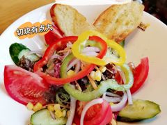 田园沙拉配香草醋汁蒜蓉面包-巴伐利亚啤酒坊(意式风情街店)