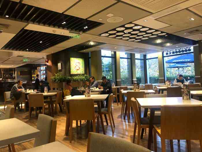 新元素餐厅(南京西路店)-"量够大,一份沙拉管饱,还不错,挺健康,会.