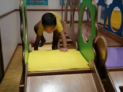 -抱抱熊托育中心(大悦城店)