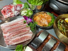 -围炉肉舍丹东海鲜烤肉·烤活鳗(步行街店)