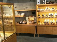 面包甜点陈列柜-啊噗吐呦现场烘焙(麦凯乐店)