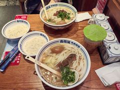-鑫花溪牛肉米粉(东环大润发店)