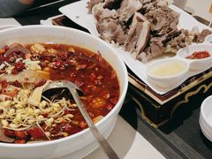 -乌兰湖畔草坪轻奢营地