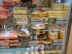 面包甜点陈列柜-嘉华饼屋JOY BAKERY(南屏街店)
