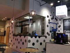 大堂-HELLO 27 意面·沙拉·帕尼尼