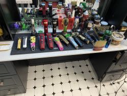 -老男孩男士理容馆·理发·烫染·修面