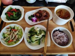 -卓玥国际月子会所(罗山路店)