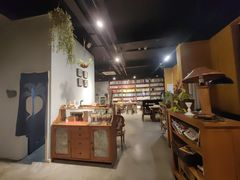 大堂-房角石咖啡与书(吉大南校店)