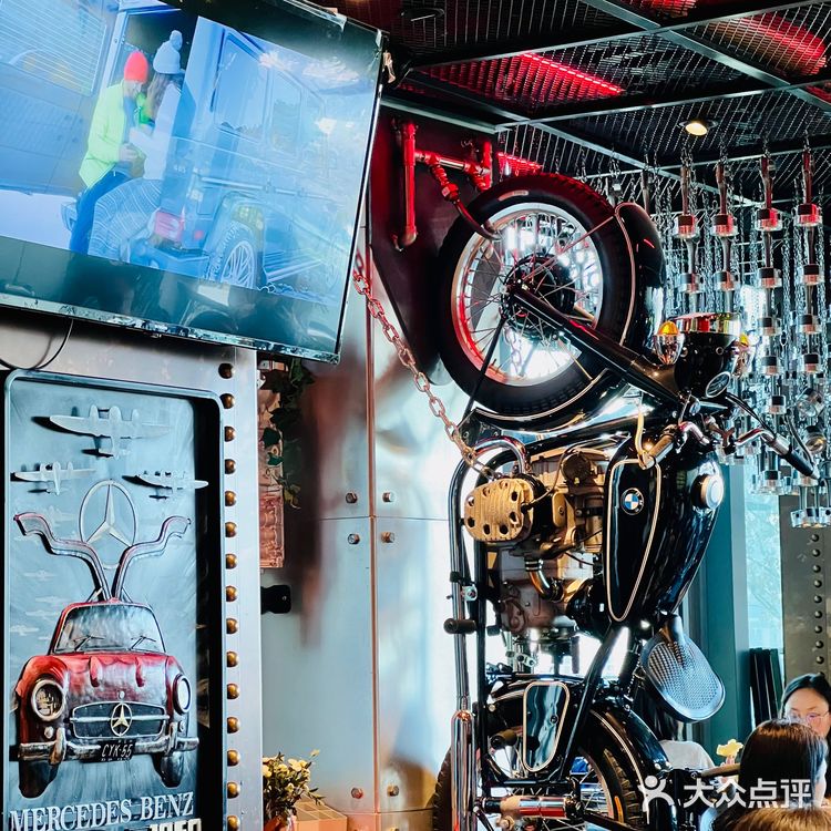 北京探店丨坐在600万宾利下就餐是种怎样的体验？🏎🏎