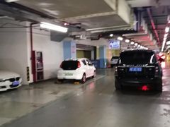 -环球港-停车场