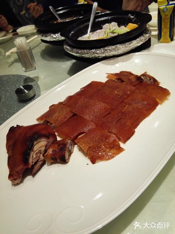 新斗记·新派老粤菜(海上世界店)火山即烧乳猪图片