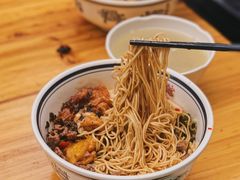 红烧肉香辣牛肉干面-李易面馆(树木岭店)