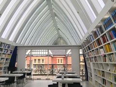 -钟书阁(松江泰晤士小镇店)