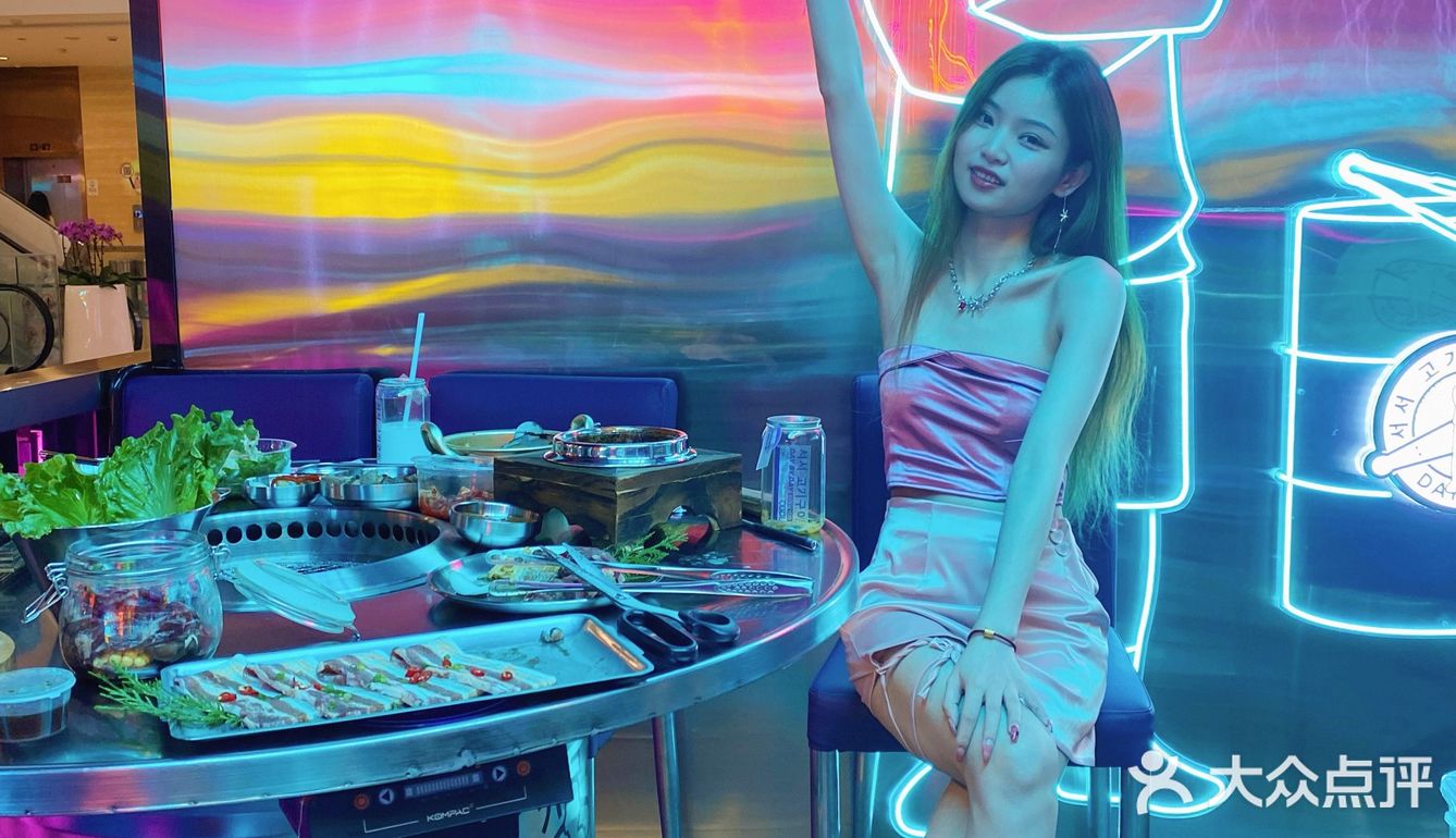 杭州首家站着吃的氛围烤肉店