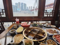 -小天鹅火锅·一线江景洪鼎旗舰店(洪崖洞店)
