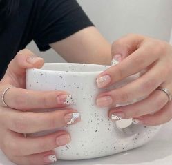 -悦指间美甲美睫