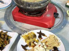 -墨脱石锅椰子鸡•香草鸭•东山羊(大东海店)