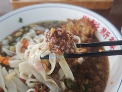-裕新楼粉面馆·石磨手工粉(四方坪店)