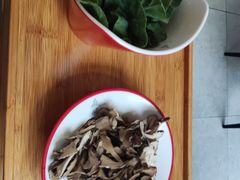 -毛辣果·贵州红酸汤牛肉火锅(西单店)