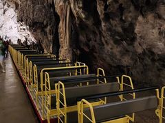 -波斯托伊纳溶洞