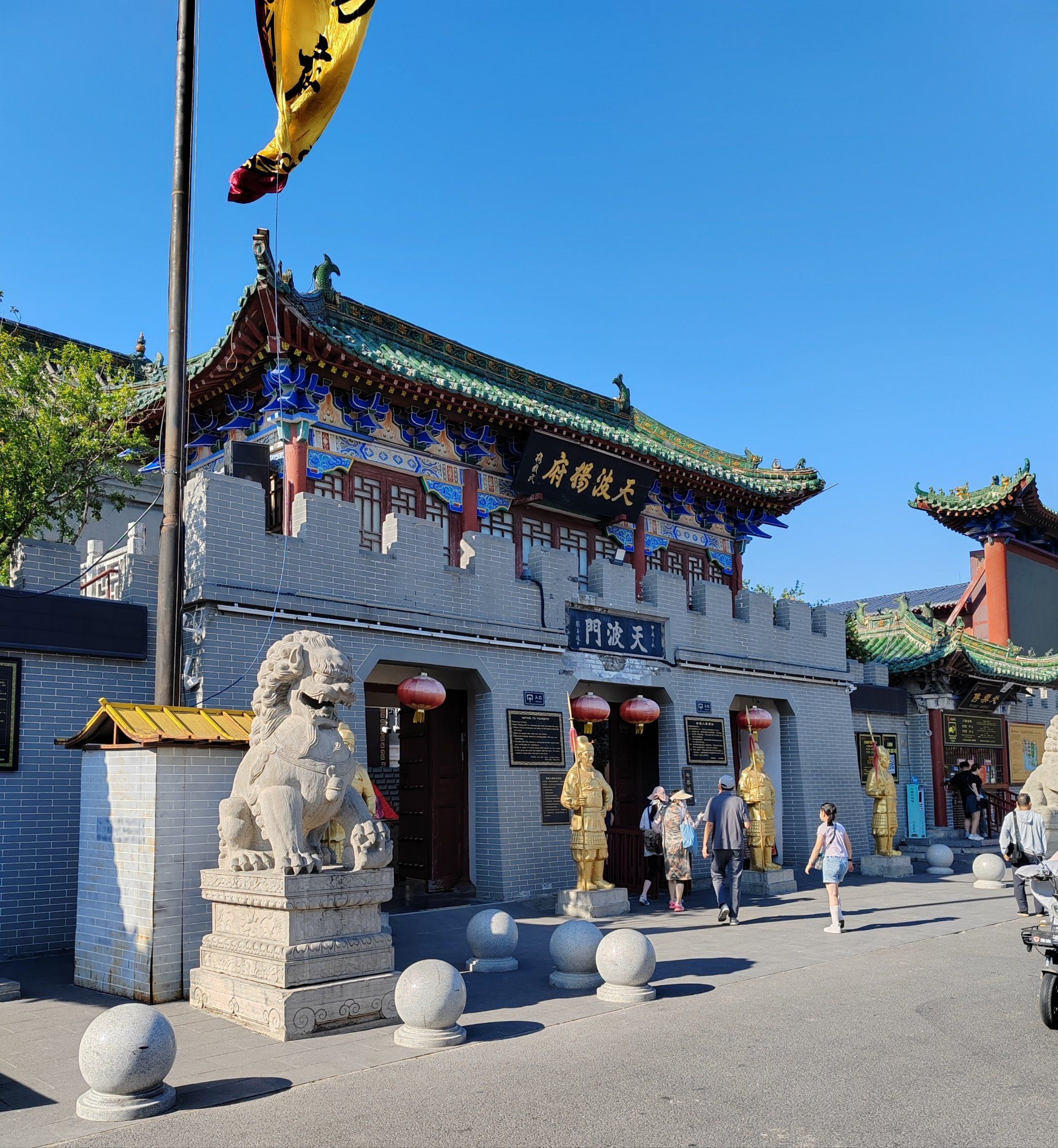 对满门忠烈的杨家将无比崇敬,中原之行到达开封必须参观天波杨府