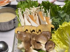 -红鼎豆捞·非遗鲍皇汤火锅(宝丰路店)