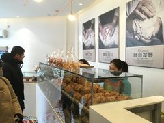 面包甜点陈列柜-老梦面包 CHEZMOREL(三源里店)