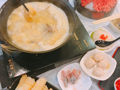 -鲜入围煮花胶鸡海鲜火锅