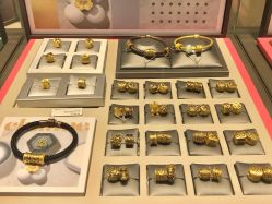 -周生生Chow Sang Sang(新世界店)