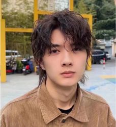 -V8潮牌·接发烫染连锁