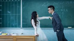 -现代经典婚纱摄影