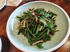 丝瓜尖拌菌菇-中8楼风尚云南菜(颐堤港店)