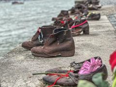 -多瑙河畔鞋履雕塑