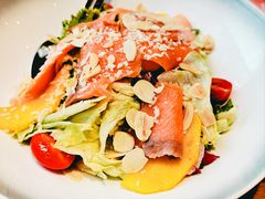 烟熏三文鱼芒果鲜虾沙拉-Kathleen's Bistro&Bar 凯圣琳西餐厅(漕河泾印象城店)