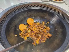 -雪乡人家东北菜·铁锅炖一切(高斯路店)