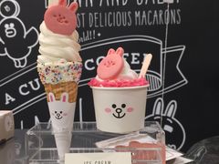 -LINE FRIENDS Garosu-gil Flagship Store