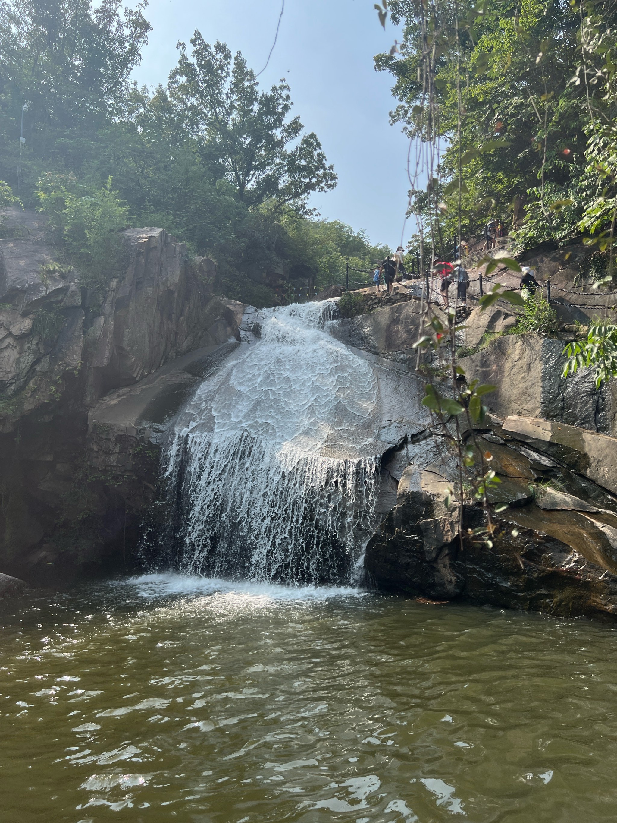 溧阳燕山公园瀑布图片