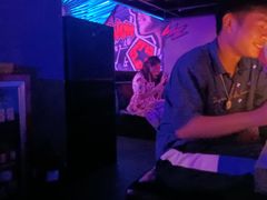 -UP嘻哈酒吧(粉巢店)