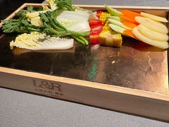 -左庭右院鲜牛肉火锅黑金店(陆家嘴中心店)