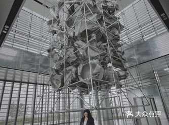 位于海边的一个美术馆，虽然从市区过来要一个小时
