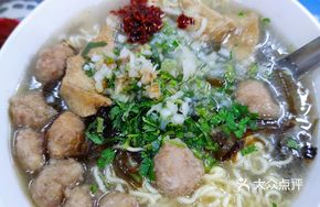 Meatball Soup with Kelp and Instant Noodles