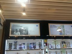 -MiRi眼镜连锁·蔡司·尼康控优点合作店(莘庄店)