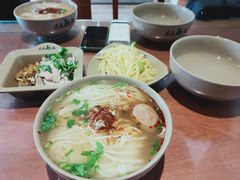 -亮亮面馆(经六路店)