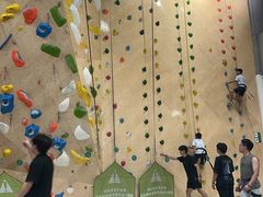 -ROCKPLUS攀岩馆(环宇城店)