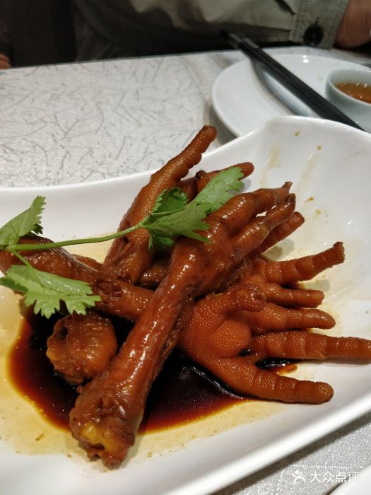 老广新意(新之城店)酱油皇鸡脚图片